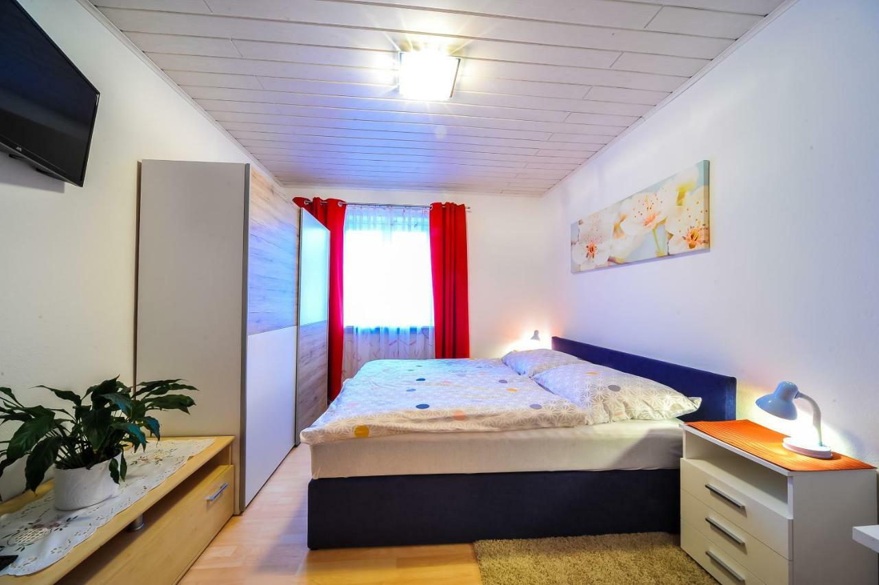 Privatzimmer Haus Erika Sankt Peter-Freienstein Room photo